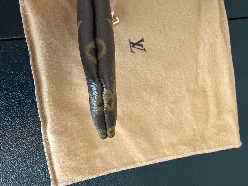 Louis Vuitton Monogram Canvas Key Pouch Cles with dust cover and box - Picture 9 of 16